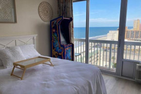 Boho on the Beach & Arcade—Stunning views 14th FL